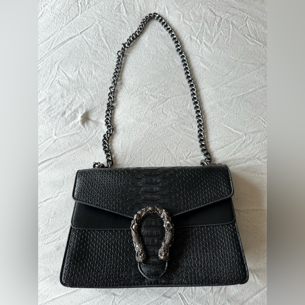 Black bag bought off of Amazon!